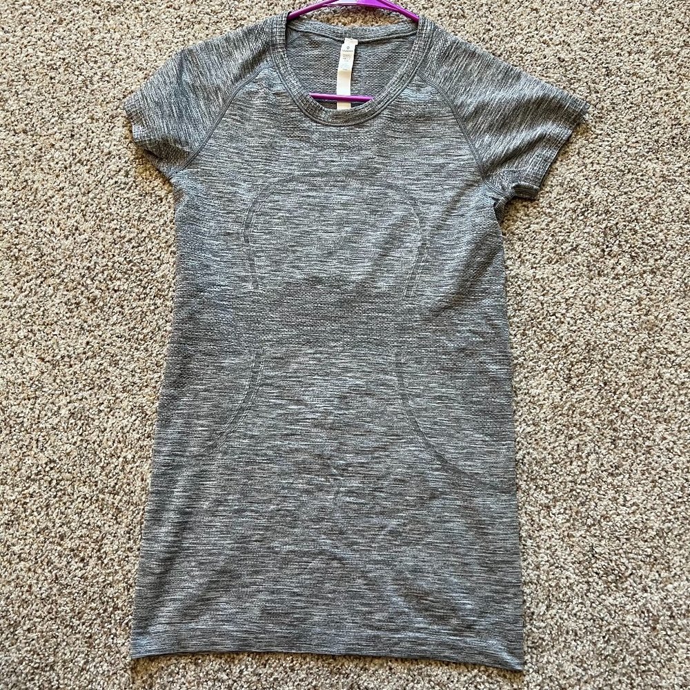 Lululemon 6 Gray Swiftly Tech Short Sleeve Top
